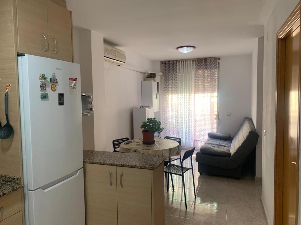 Alquilo Hermoso Apartamento En La Paradisiaca Oropesa Del Mar, 2Habitaciones, 1 Bano, Cocina, Salon, Aire Acondicionado Y Balcon A 400 Metros De La Playa Morro De Gos, Muy Cerca De Supermercados, Comercios Y Bares Buitenkant foto